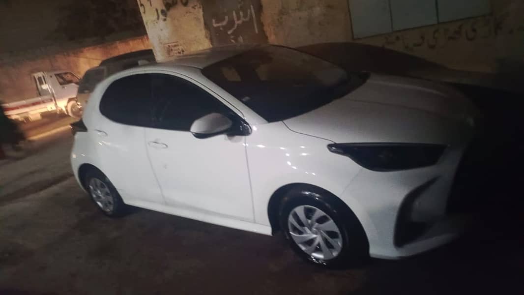 Toyota Yaris 2021 Hatchback 4 grade fresh 3