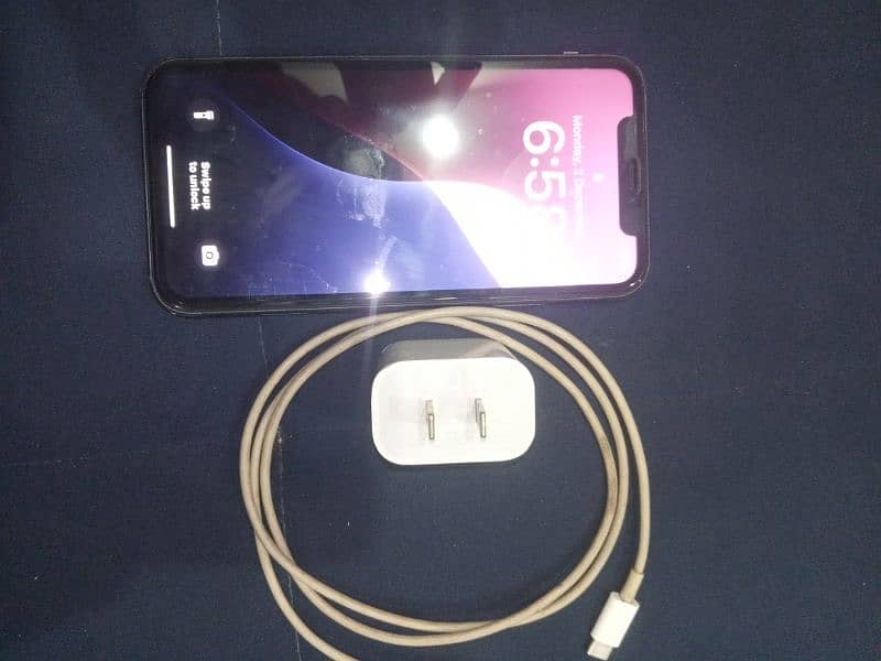 Iphone 11 non 64gb factory unlocked with original cable and Adapter 3