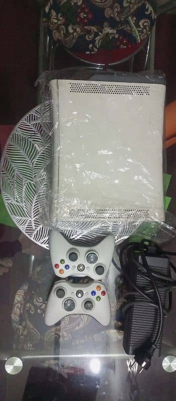 selling Xbox 360 jasper white color 0