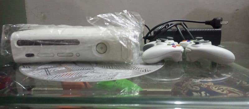 selling Xbox 360 jasper white color 2