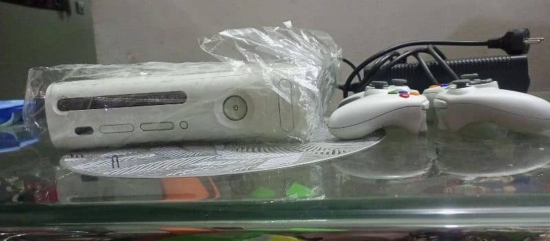 selling Xbox 360 jasper white color 3