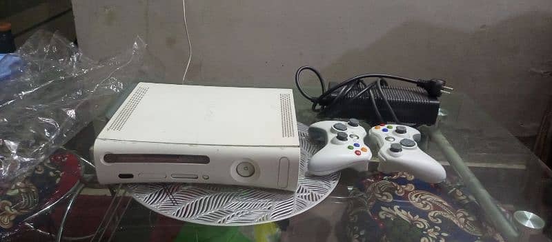 selling Xbox 360 jasper white color 4