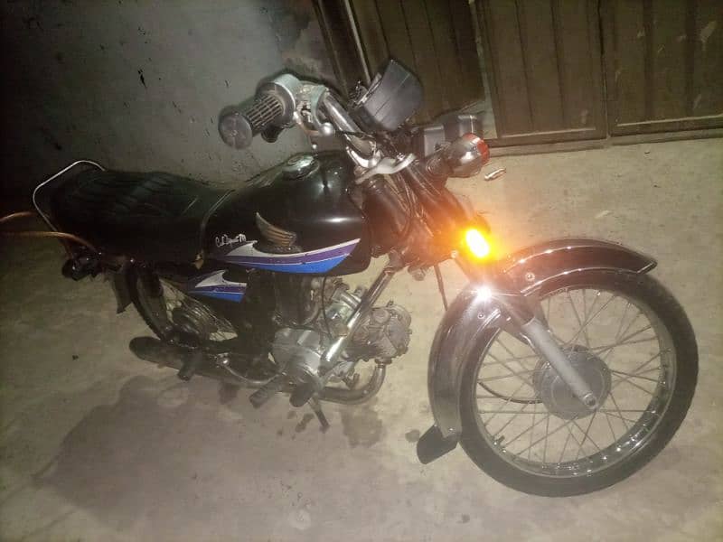 10/10 condition Honda 70 2006 model 3