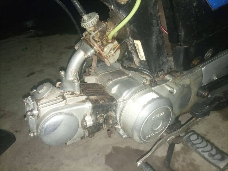 10/10 condition Honda 70 2006 model 6