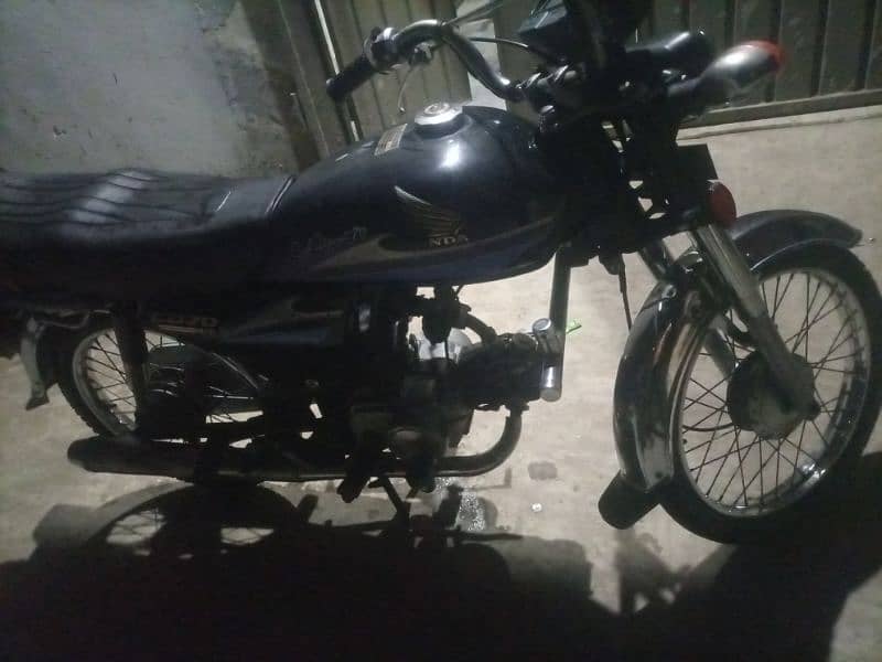 10/10 condition Honda 70 2006 model 8