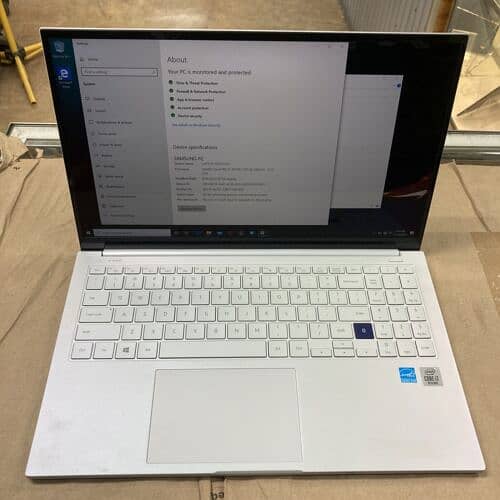 HP laptop i7 990 G88 15.6 inch display 32GB 2000GB ssd 0