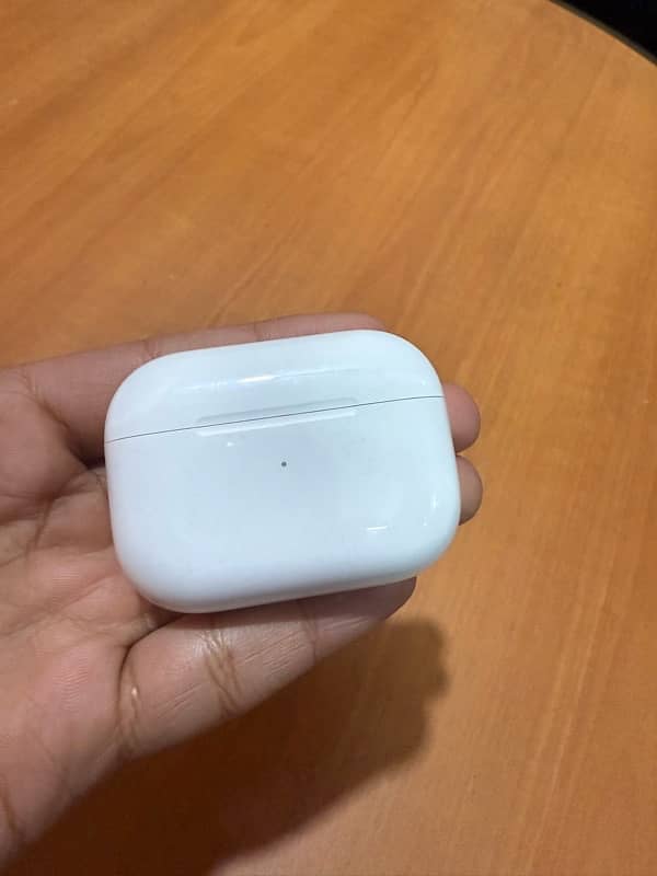 Apple Airpods Pro 2 (2nd Gen) 1