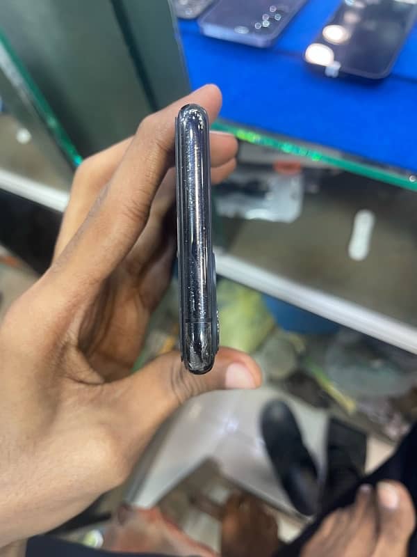 IPHONE 11 PRO 256 GB JV NORMAL CONDITION 6