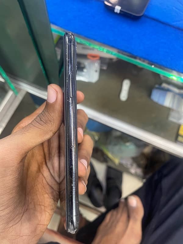 IPHONE 11 PRO 256 GB JV NORMAL CONDITION 7