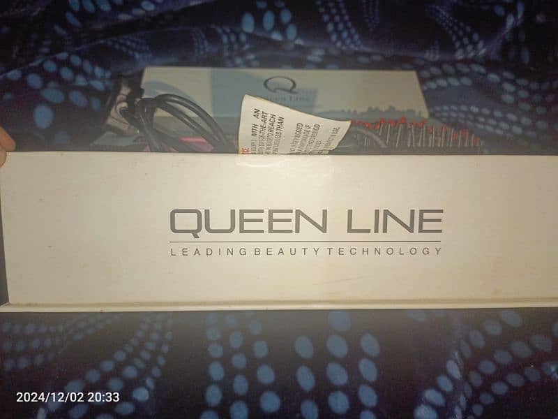 QUEEN LINE HAIRSTRATINEER 4