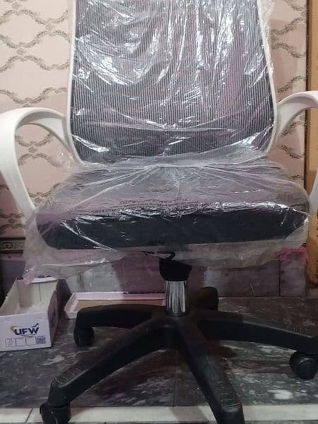 computer chair for sale. New with packing. 1