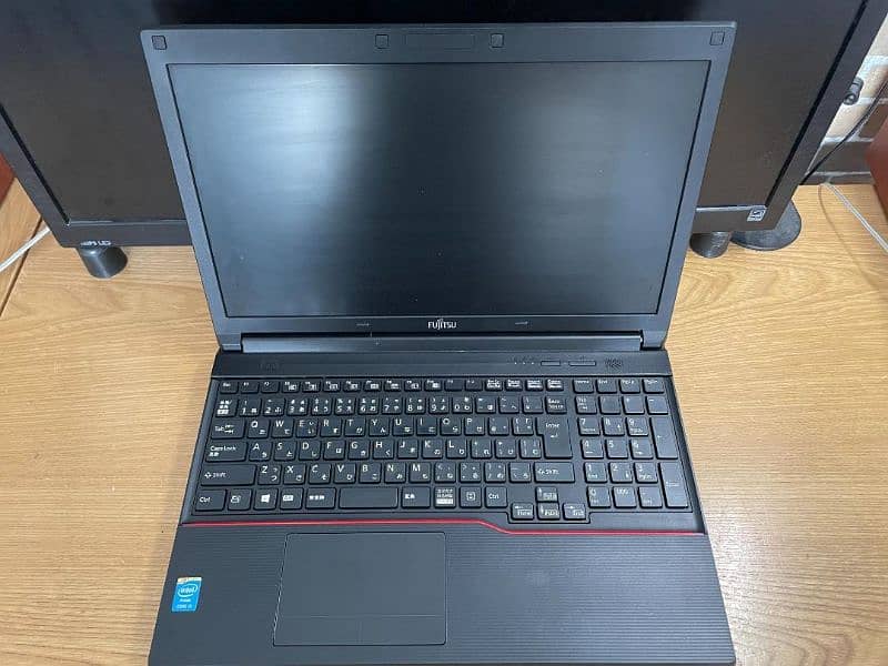 Fujitsu core i3 4th generation,4 gb ram,320 hdd,1 hrs battery,win 10 0