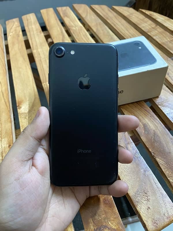 iPhone 7 PTA Approved 32 GB With Box 3