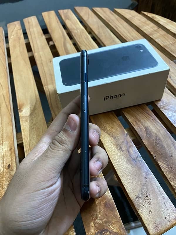 iPhone 7 PTA Approved 32 GB With Box 5