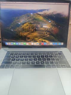 MacBook pro 2017, Core i7 16GB Ram, 512 SSD