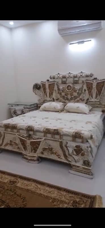 bed along with 3 chairs and table 0