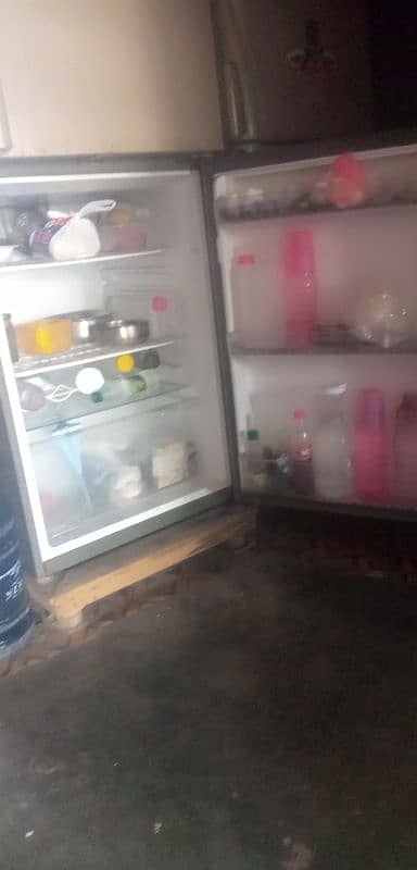 Hier company ka fridge double door 0