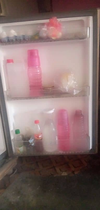 Hier company ka fridge double door 2