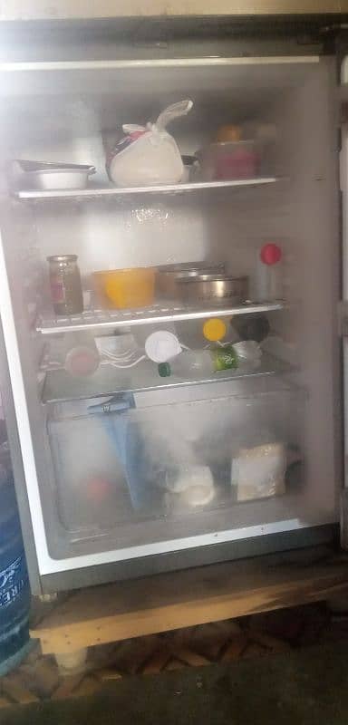 Hier company ka fridge double door 3