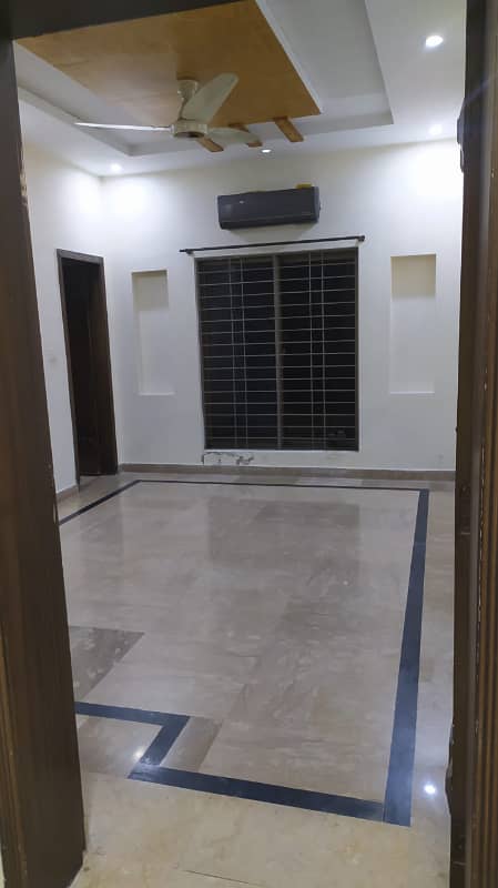 House FOR RENT Upper Portion Gas Avaiable 1