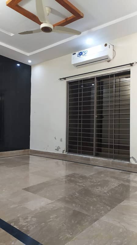 House FOR RENT Upper Portion Gas Avaiable 2