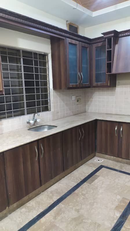 House FOR RENT Upper Portion Gas Avaiable 4