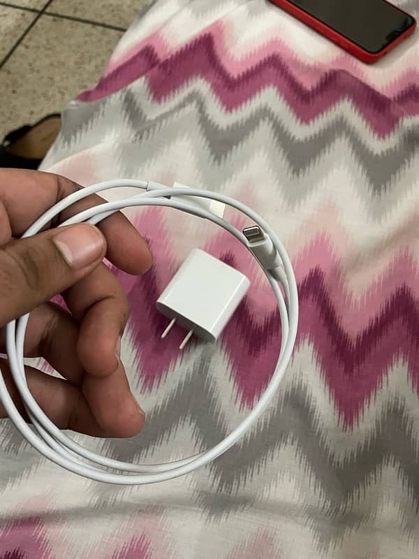 Apple iphone 20 watt adapter original and 2 cables 4