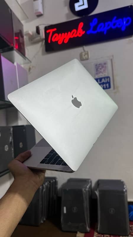 Macbook pro 2019 i5 16/256 13 inch Tayyab laptop 2