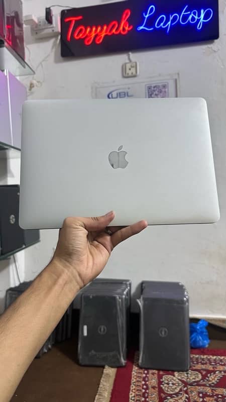 Macbook pro 2019 i5 16/256 13 inch Tayyab laptop 3