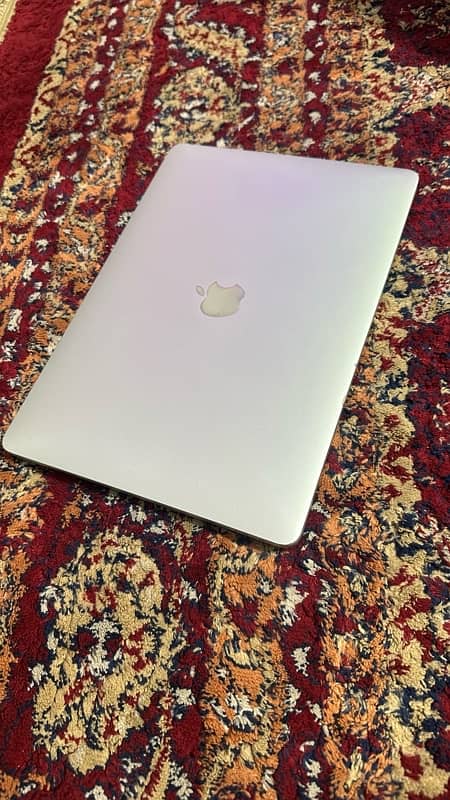 Macbook pro 2019 i5 16/256 13 inch Tayyab laptop 4