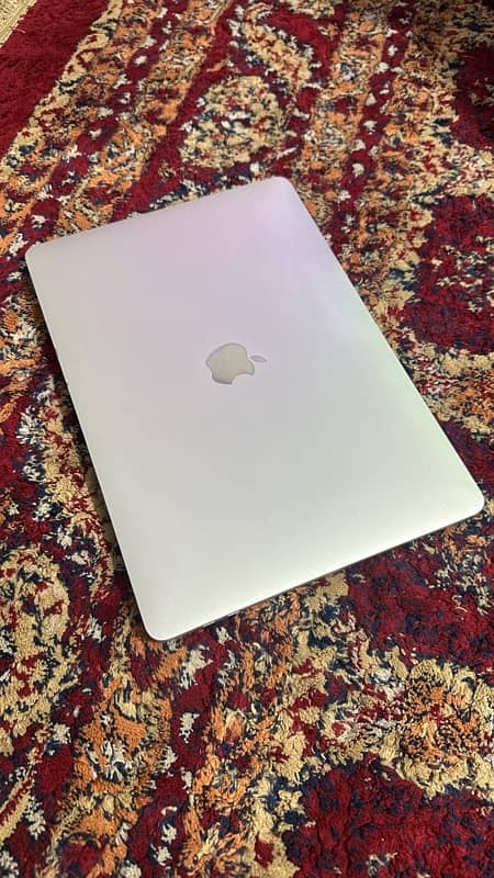 Macbook pro 2019 i5 16/256 13 inch Tayyab laptop 5