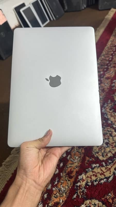 Macbook pro 2019 i5 16/256 13 inch Tayyab laptop 7