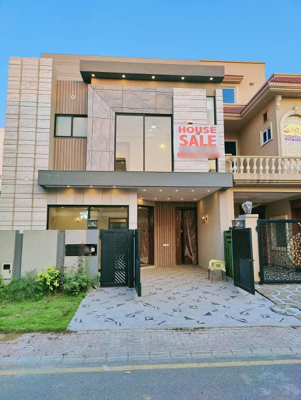 5 Marla Beautifull Modern House For Sale In Dream Gardens Phase 1 Lahore 0