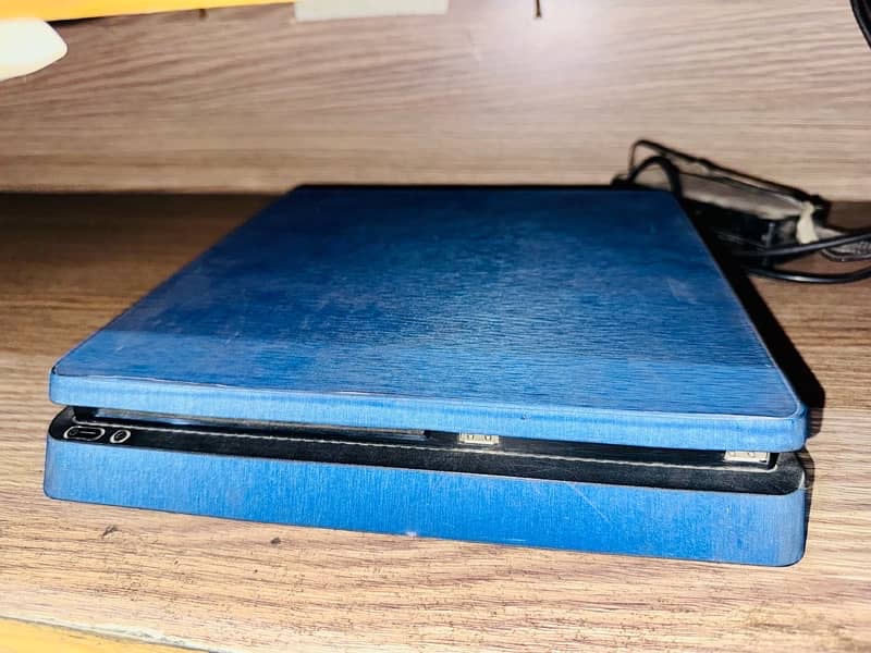 PS4 Playstation 4 Slim 500 in Excellent Condition 0