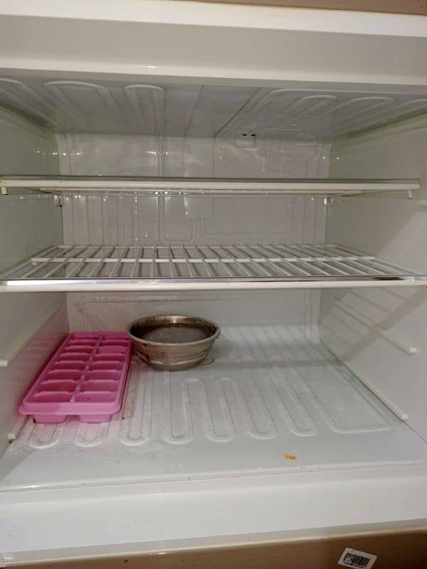 DAWLANCE FRIDGE FORSALE URGENT 0