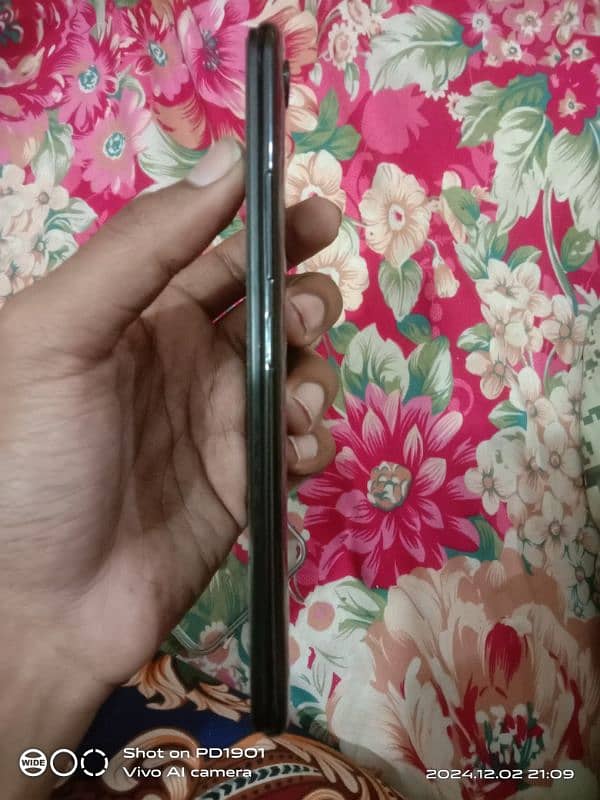 Vivo Y81S 5