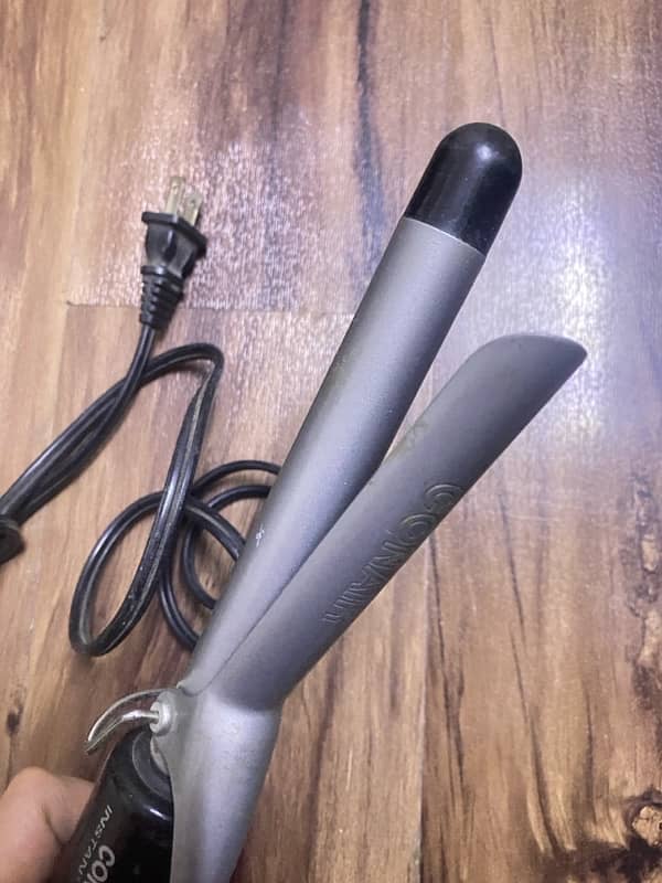 CONAIR HAIR STRAIGHTENER 3