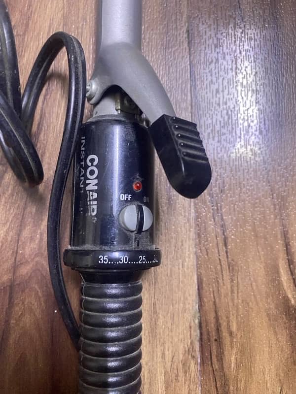 CONAIR HAIR STRAIGHTENER 5