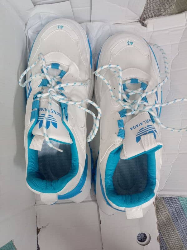 "Authentic [ADIDAS] Sneakers for Sale  Excellent Condition [42]" 0