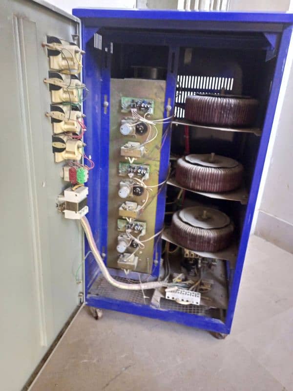 three phase servo automatic regulator 2