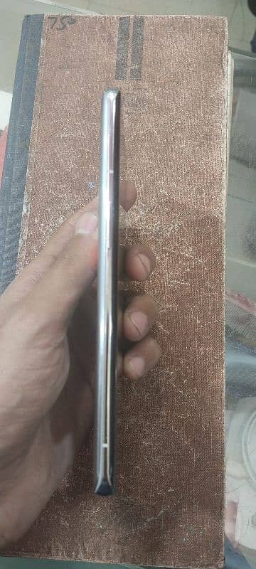 one plus 9pro lush condition  contact no 03161731112 3