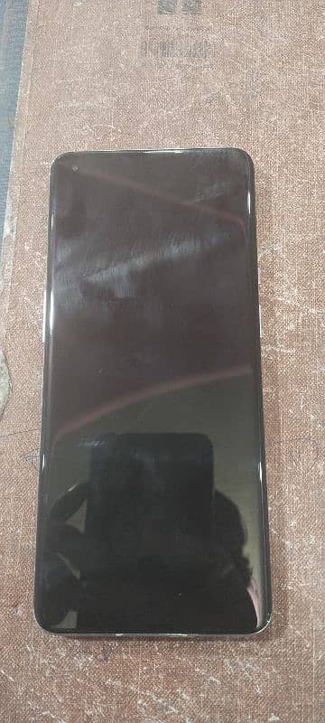 one plus 9pro lush condition  contact no 03161731112 4