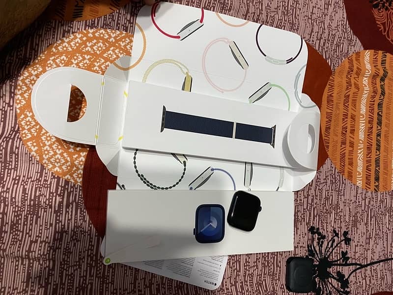 Apple Smartwatch Series 9 with Box. In Apple warranty 7