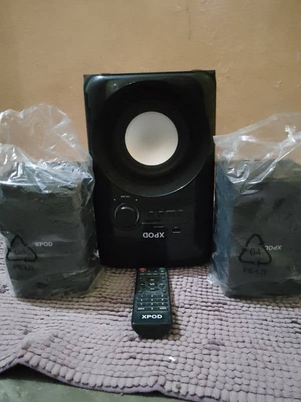 XPod speakers 1 month used 1