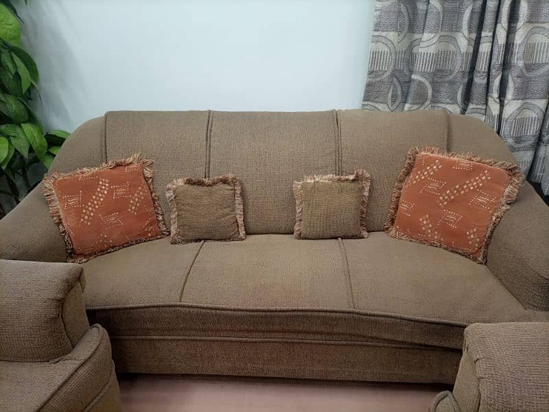 7 seater sofa for sale condition 10/10 bilkul saaf condition h 6