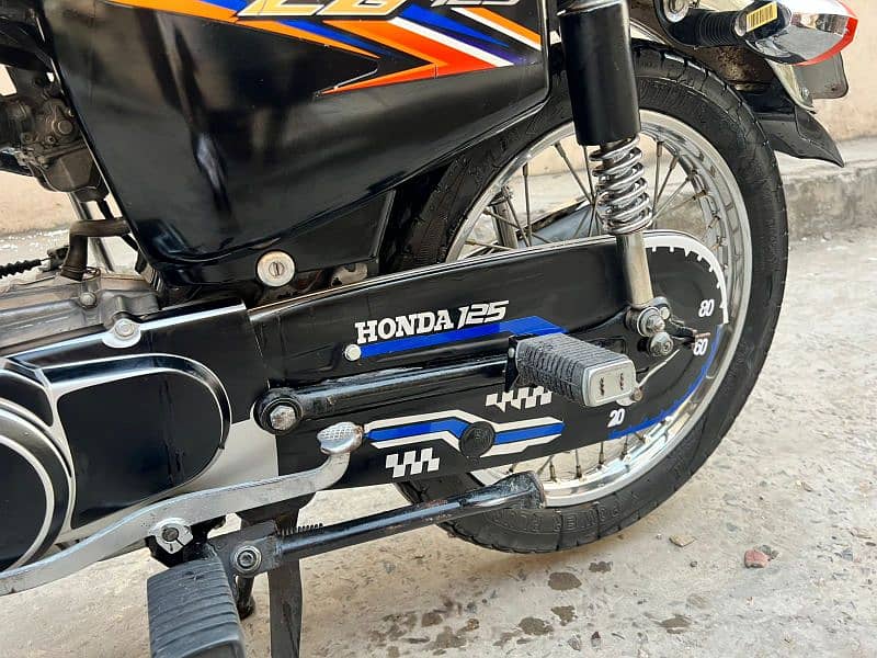 Honda 125 (2018-B) – 10/10 Condition – Golden Number Plate 3