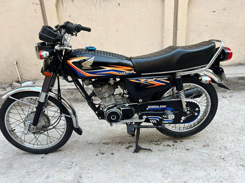 Honda 125 (2018-B) – 10/10 Condition – Golden Number Plate 5