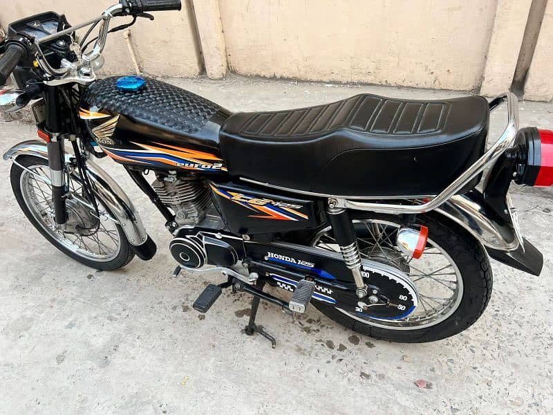 Honda 125 (2018-B) – 10/10 Condition – Golden Number Plate 10