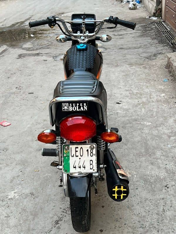 Honda 125 (2018-B) – 10/10 Condition – Golden Number Plate 13