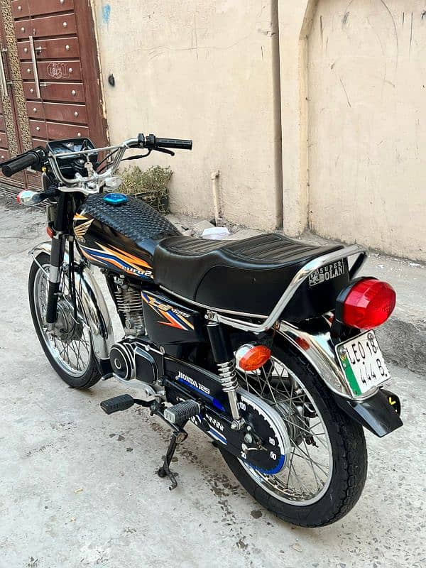 Honda 125 (2018-B) – 10/10 Condition – Golden Number Plate 14